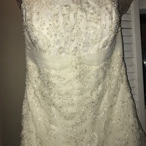 NEVER BEEN WORN WEDDING DRESS!!